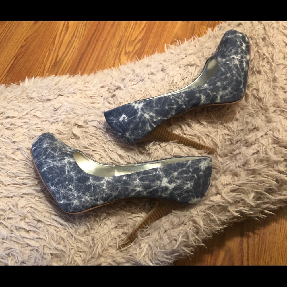 BAMBOO Brand Blue&White Tie Dye Wooden Heel Pump Size 10